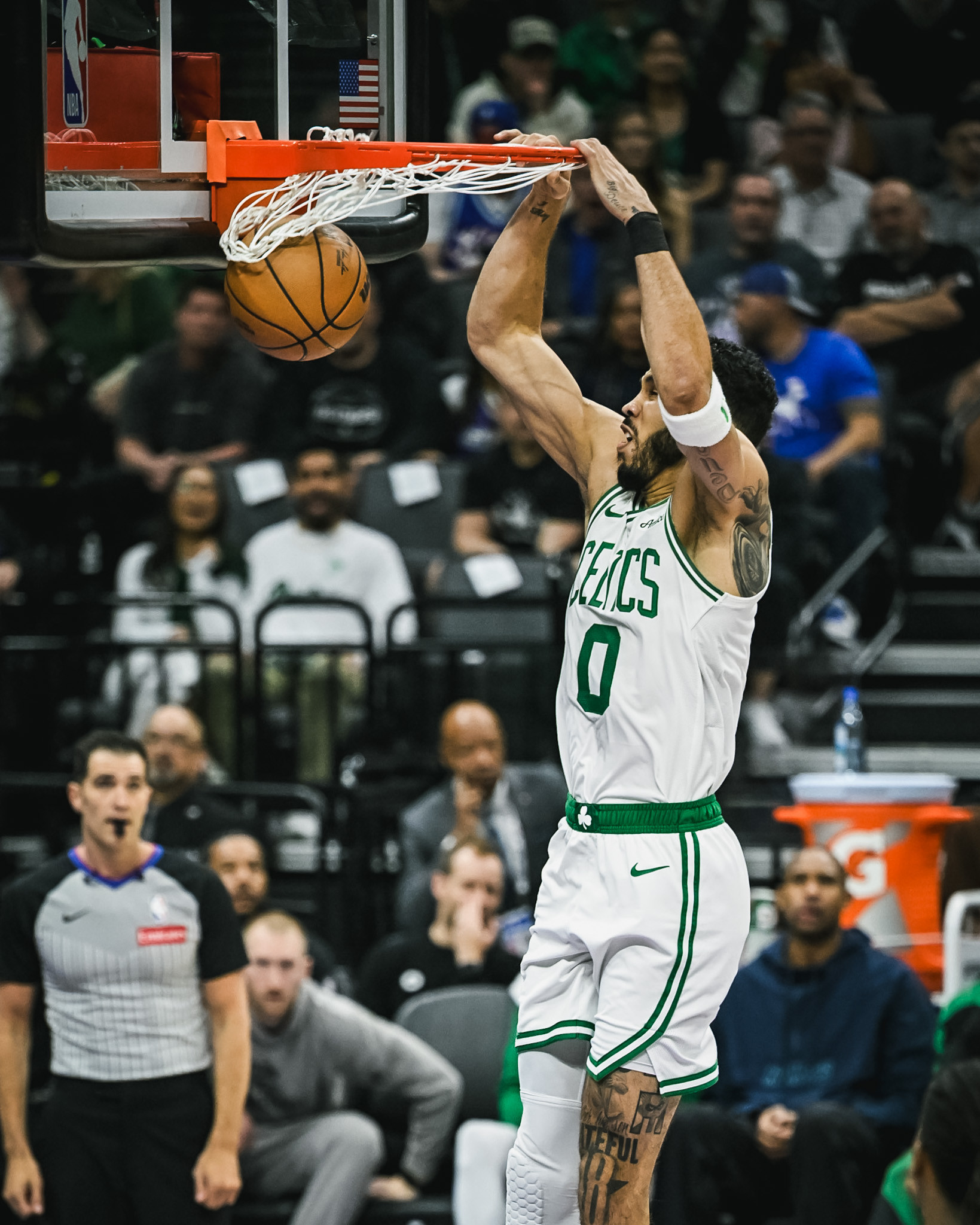 塔图姆在掘金比赛中高光表现转折点托特纳姆完成体检，广东宏远手感冰凉备战NBA常规赛看傻球迷 